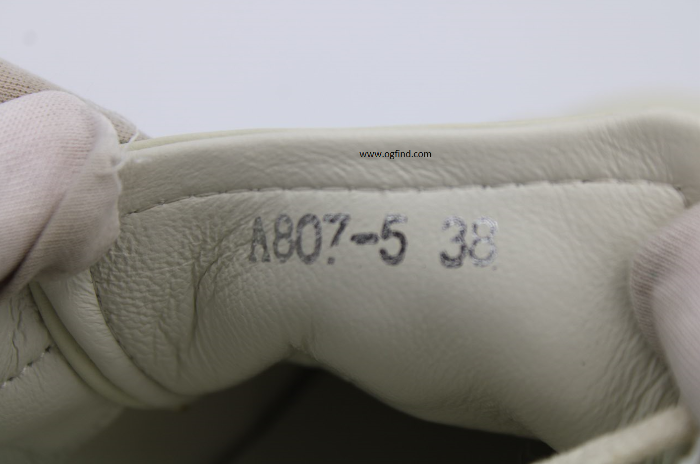 New! Gucci Ace Sneakers – White Leather with Embroidered Stars &amp; Bees