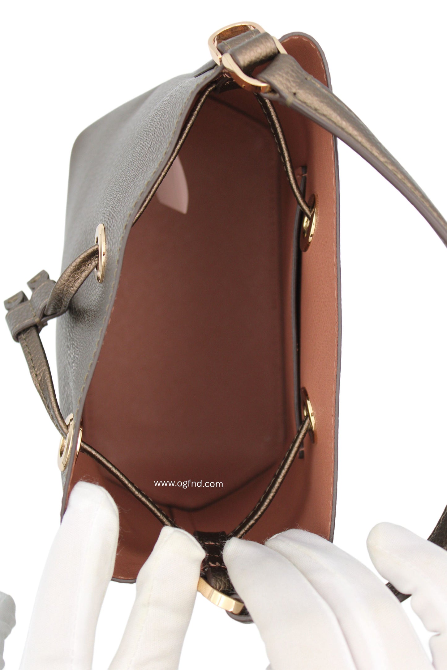 Kate Spade New York Eva Small Metallic Leather Bucket Bag in Ash