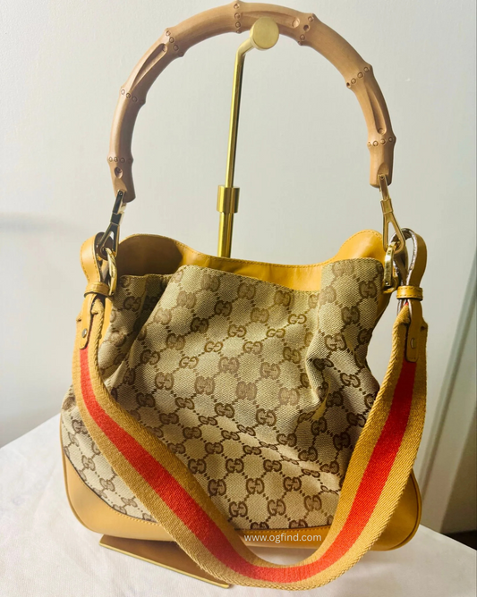 🌟 Vintage Gucci “Sarah Flip-Top” Lightweight GG Canvas & Camel Leather Hobo Satchel w/ Bamboo Handle